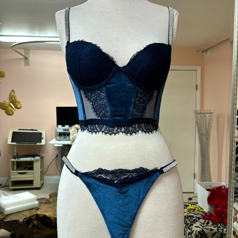 Victorias Secret Dream Angels shine strap Blue Velvet 32D corset bra & M thong